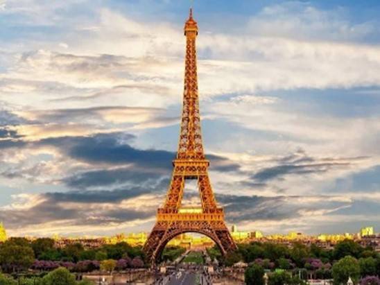 SOUS LE CIEL DE PARIS