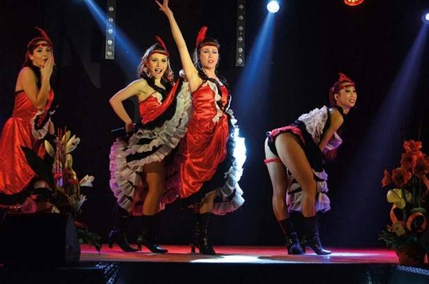 DEJEUNER SPECTACLE CABARET DE NOEL